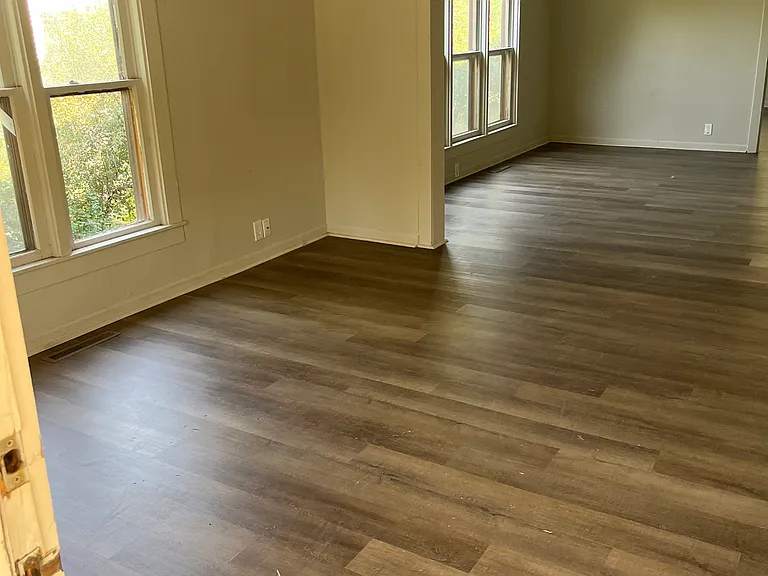122 Hillside St — Photo 2