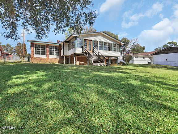 3rd image of 929 LAKE ASBURY Drive