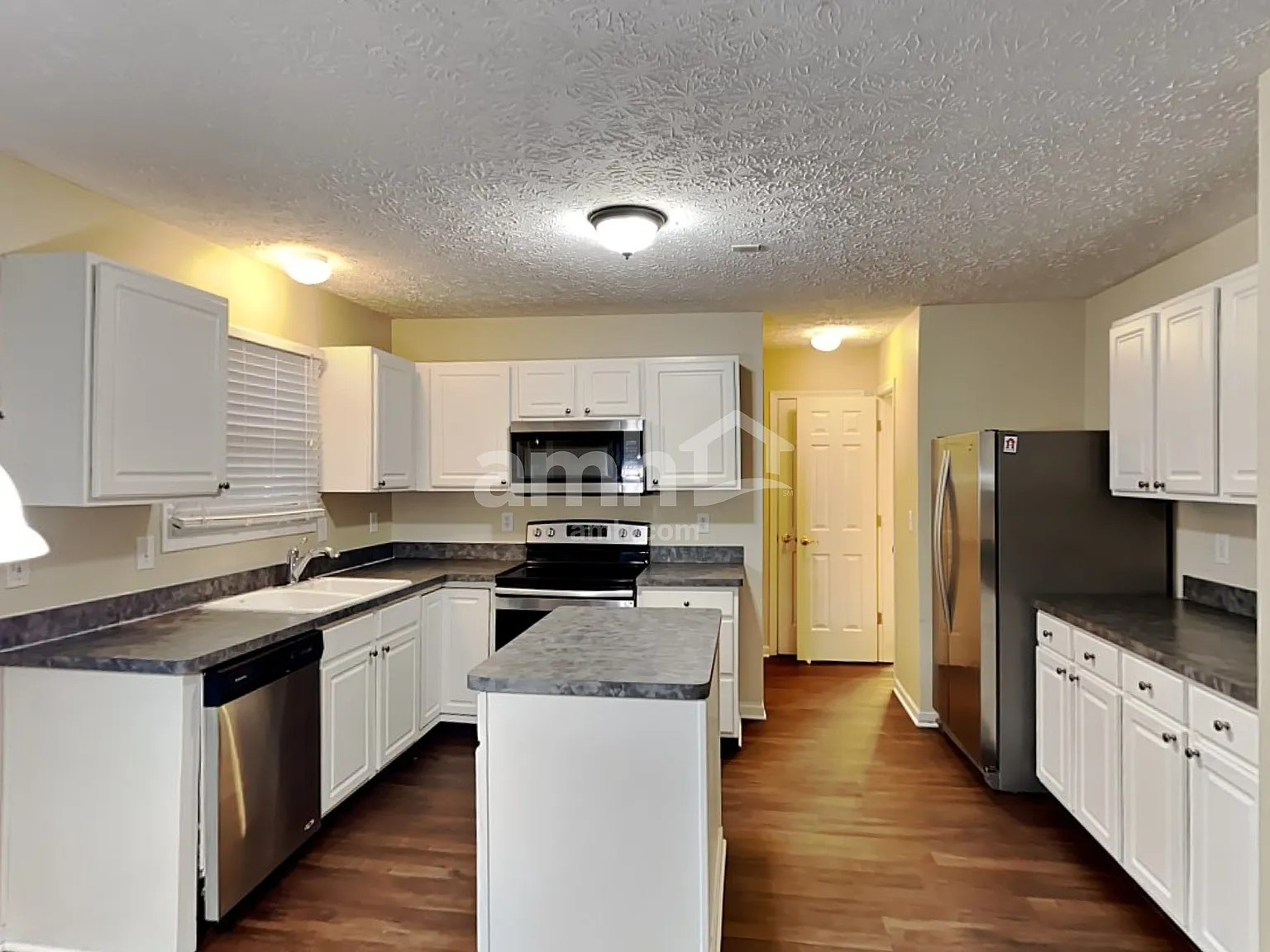 3 bed, 2.5 bath, 1856 sqft, $2,610 — Photo 3
