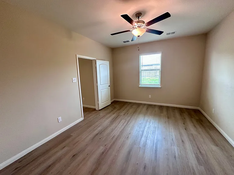 314 Foster Ln — Photo 11