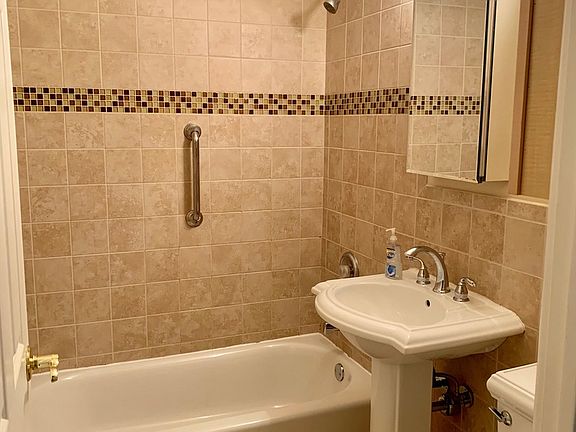 4th image of 705 W Park Ave APT 6