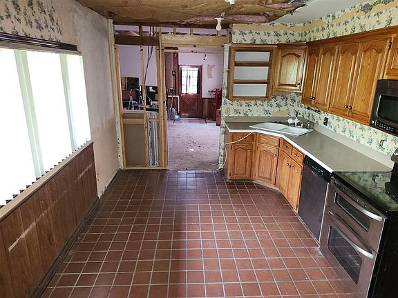 3rd image of 1400 Howard Dr