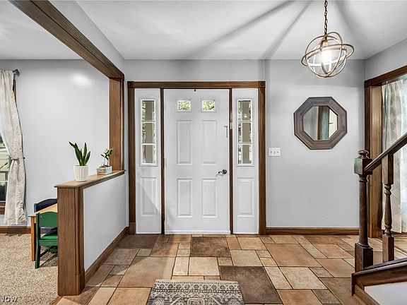 4th image of 2384 Twin Lakes Dr