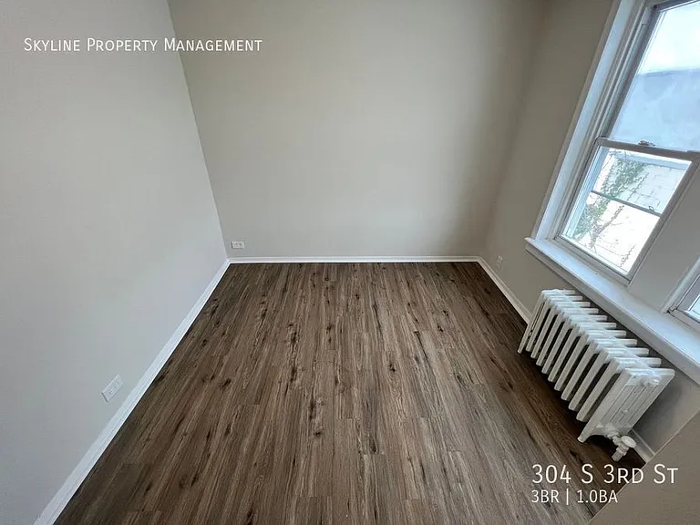 304 S 3rd St — Photo 15