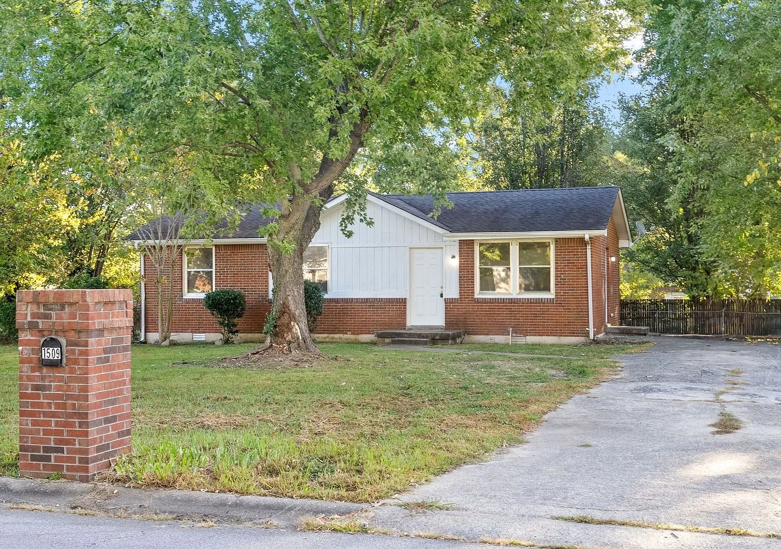 3 Bedroom Pet Friendly Home For Rent Close To Post! — Photo 1