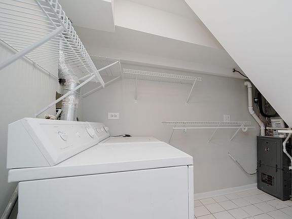 2nd image of 1852 W Wabansia Ave APT 1R
