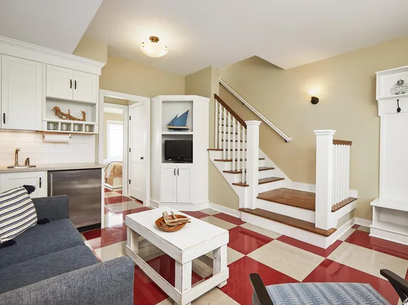 2061 Lake St #8, Holland, MI 49424