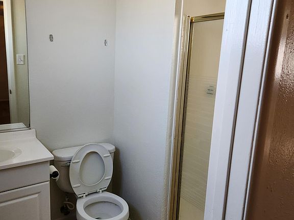 3rd image of 707 Katherine Ave W
