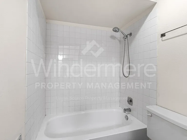 2702 E 31st Ave — Photo 17