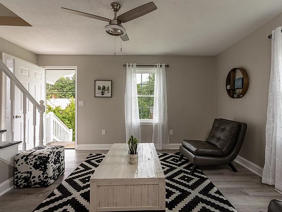 3rd image of 346 Mary Gray Ln