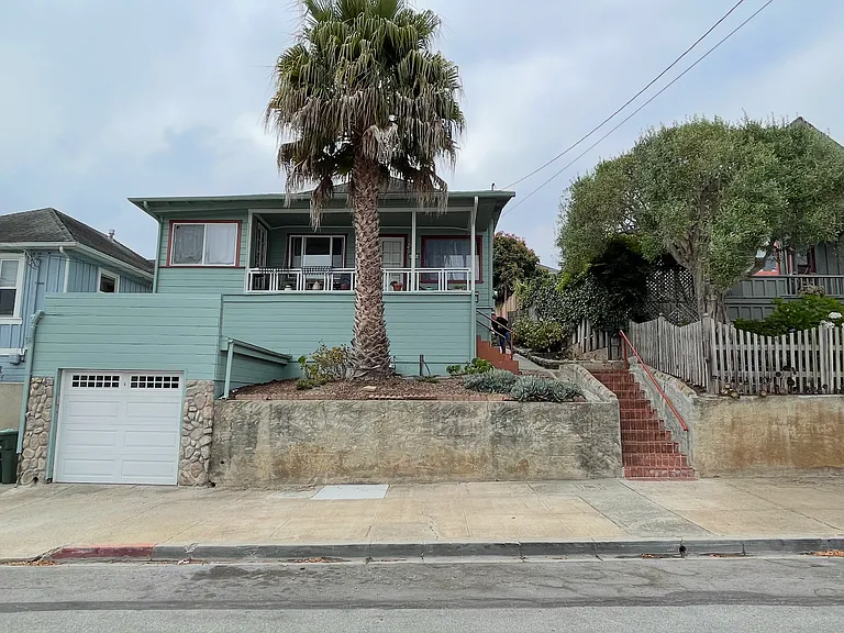 249 Hawthorne St — Photo 1