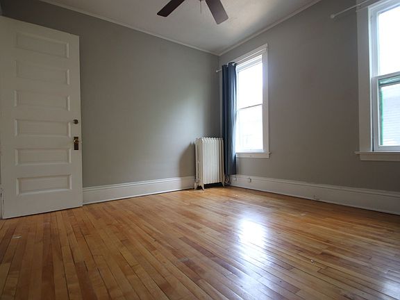 4th image of 2121 Harriet Ave #2