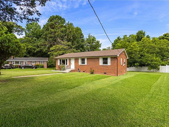 4th image of 2410 Pamlico Cir