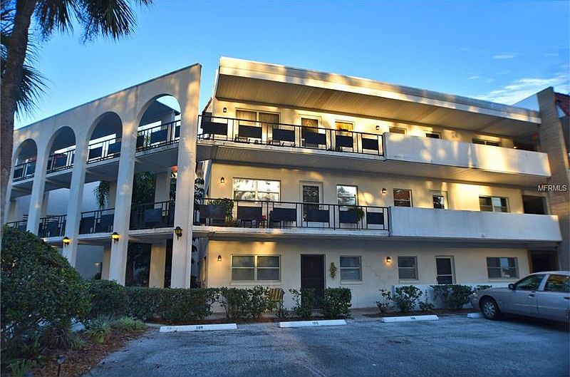1st image of 100 El Camino Dr APT 105