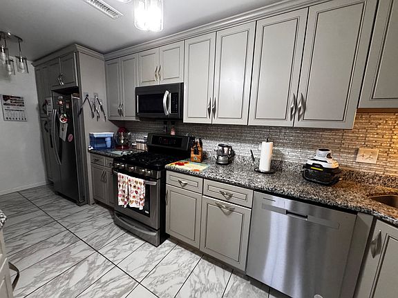 4th image of 500 Park Ave APT 122