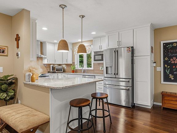 5th image of 43 LANGDALE Drive