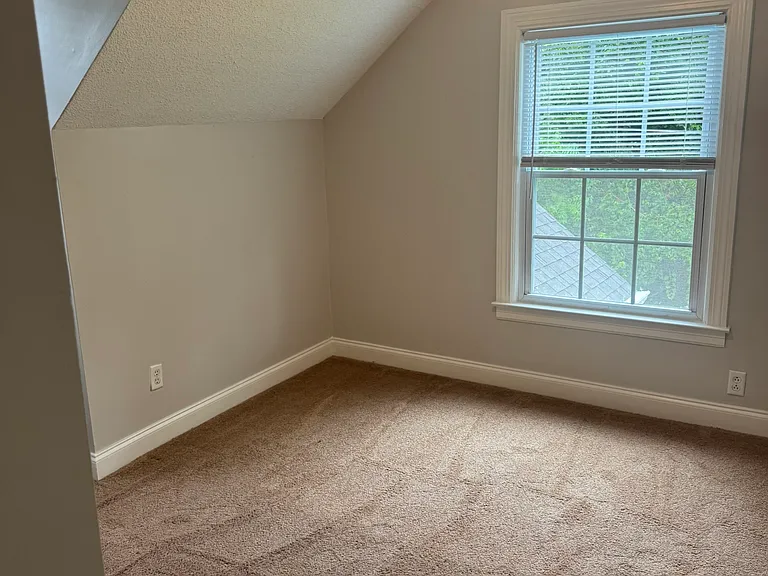 Bedroom 4
Room Size 10X13