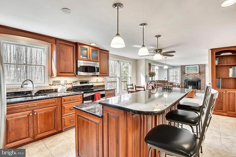 1st image of 214 Nashua Ct