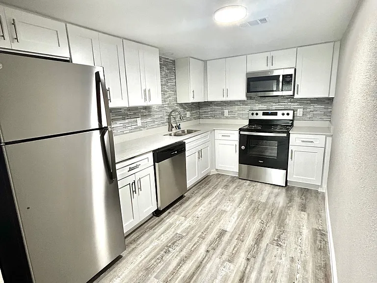 Athena Garden Apartments — Photo 37
