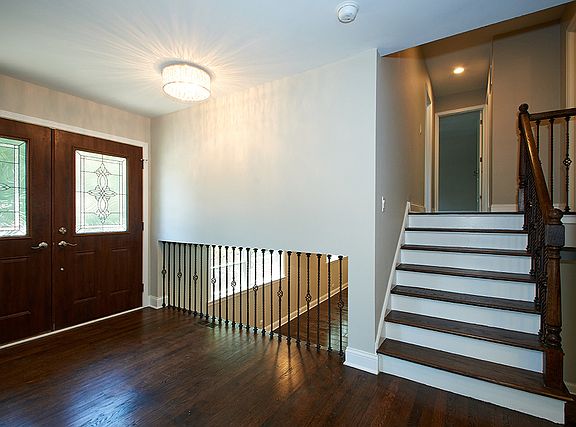 5th image of 8935 Crawford Ave