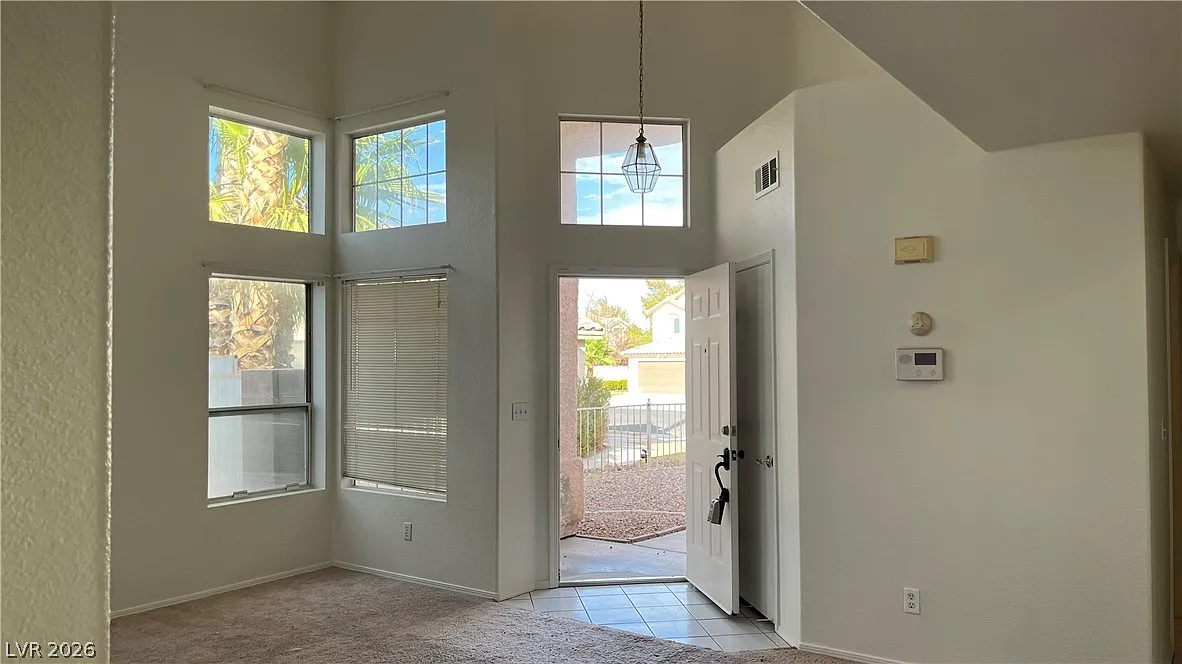 3 bed, 2.5 bath, 2034 sqft, $1,999 — Photo 3