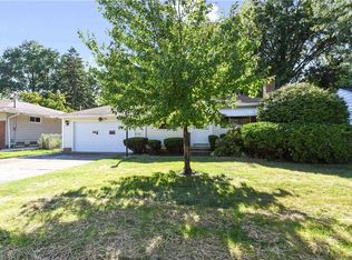 4040 River Ln, Rocky River, OH