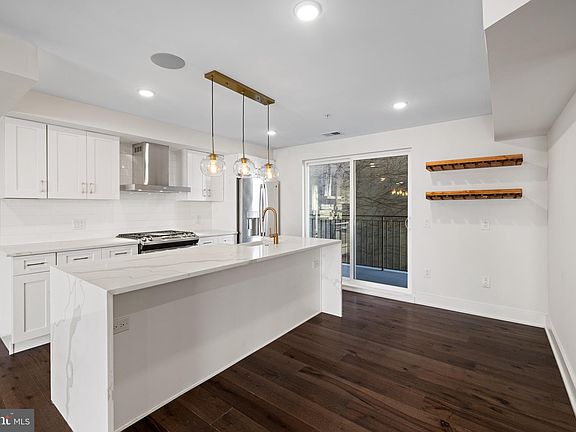 5th image of 1910 Brown St Unit 3