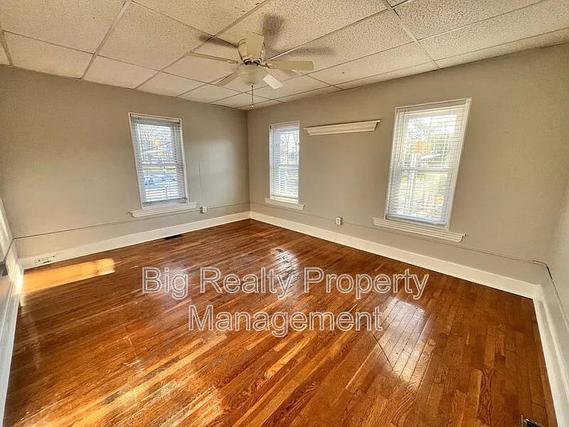 Building Photo - 235 E Main St #2F