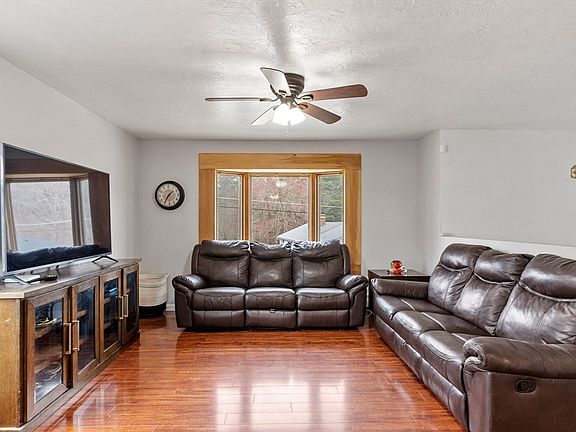 4th image of 53 Laurel Hill Rd