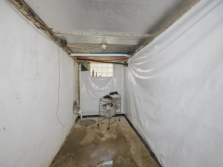 827 Hinnerman St — Photo 12