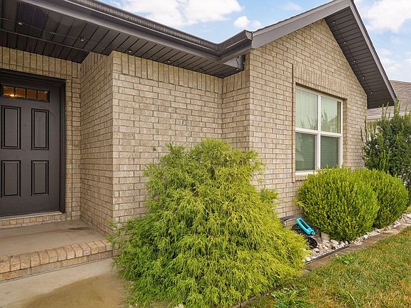 3rd image of 817 S Ridgemont Drive