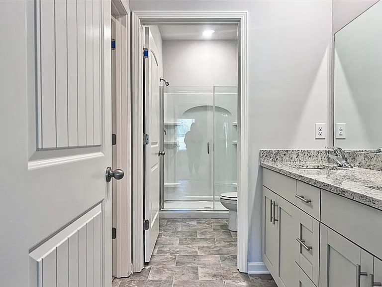 724 Edgemont Cir — Photo 11