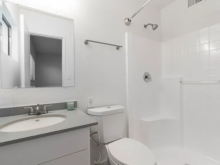 Skylar Apartments — Photo 12