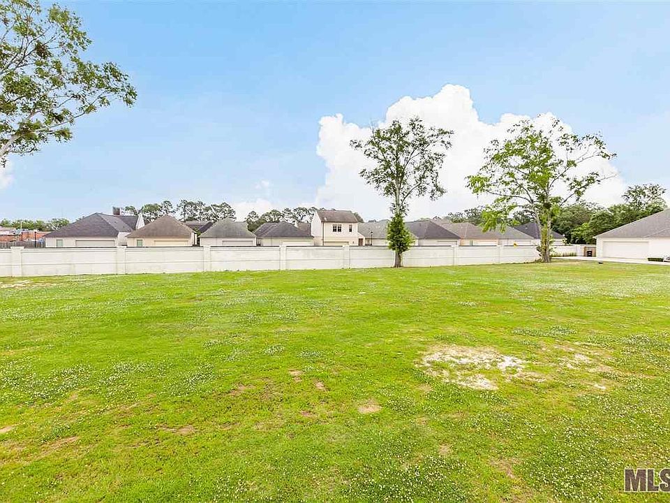 2nd image of 6 Adelia Ln
