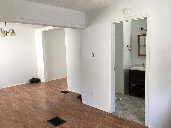 3rd image of 1545 Olive St