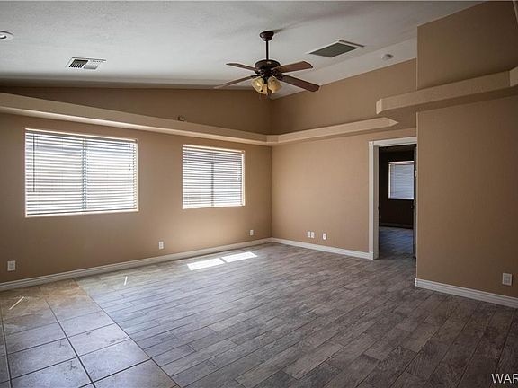 3rd image of 4779 N College Dr