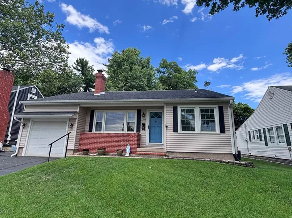 1204 Edgehill Rd, Jacksonville, IL 62650