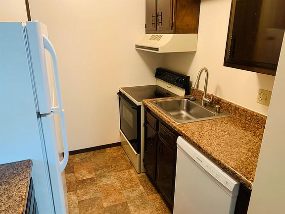 4th image of 451 Westwood Dr #C2