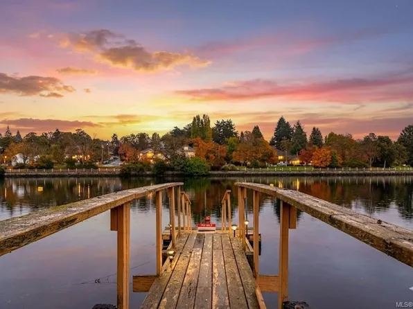 1178 Rhoda Ln, Esquimalt, BC V9A 4H2