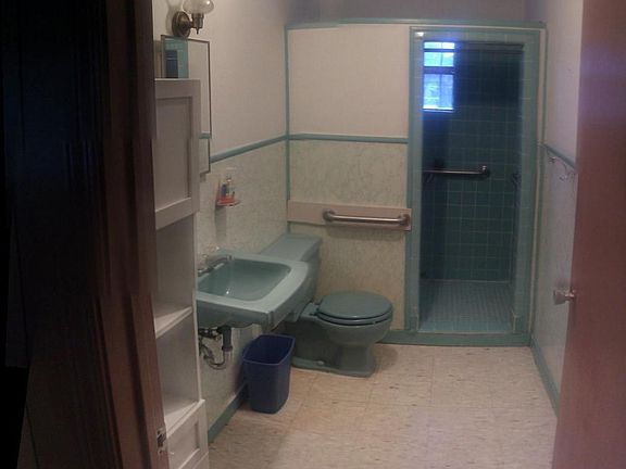 5th image of 121 W 1st St
