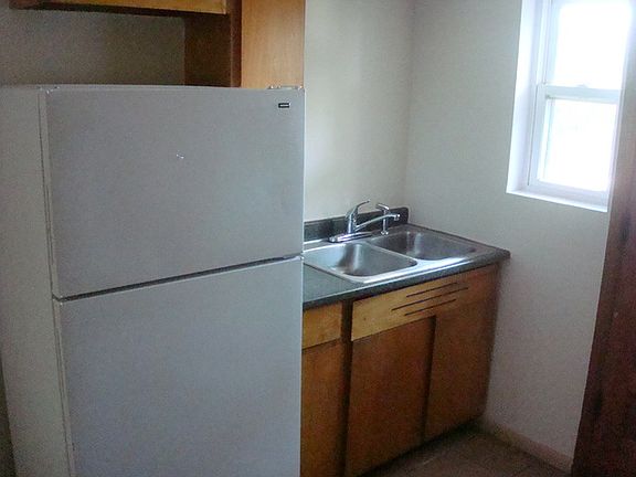 4th image of 4919 Columbus Dr APT 2