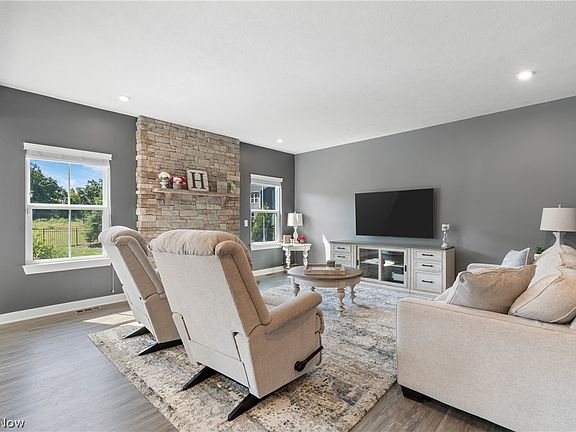 4th image of 2715 Fairview Dr