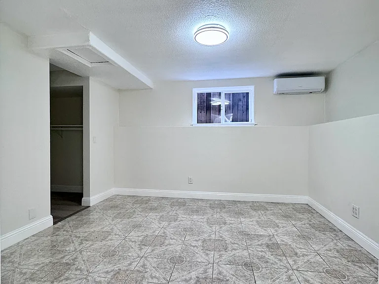 876 S 9th St — Photo 16