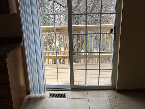 4th image of 707 Park Ave