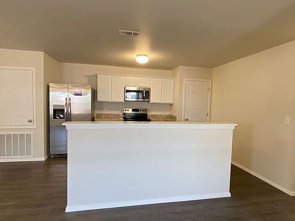 5th image of 504 W Christopher Dr #B