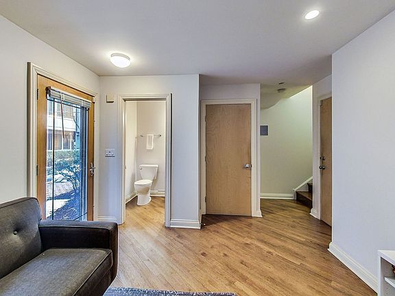 5th image of 2455 W Ohio St Unit 2W