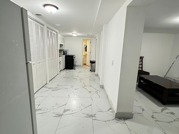 4th image of 170 Edgegrove Ave #Ll