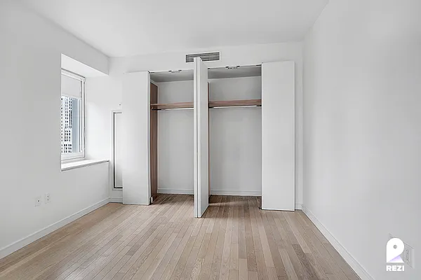 Rented by REZI | media 56