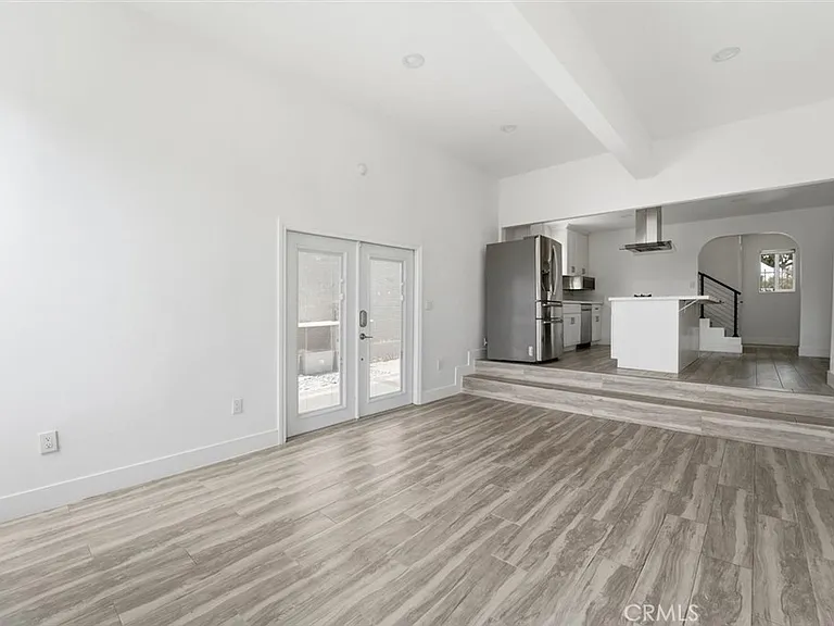 709 Warren Ln — Photo 9