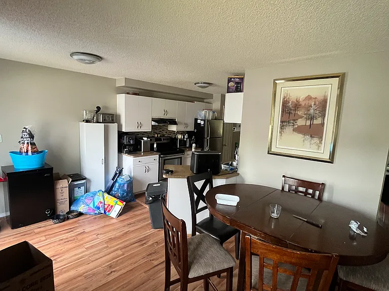 1033 Youville Dr W — Photo 4